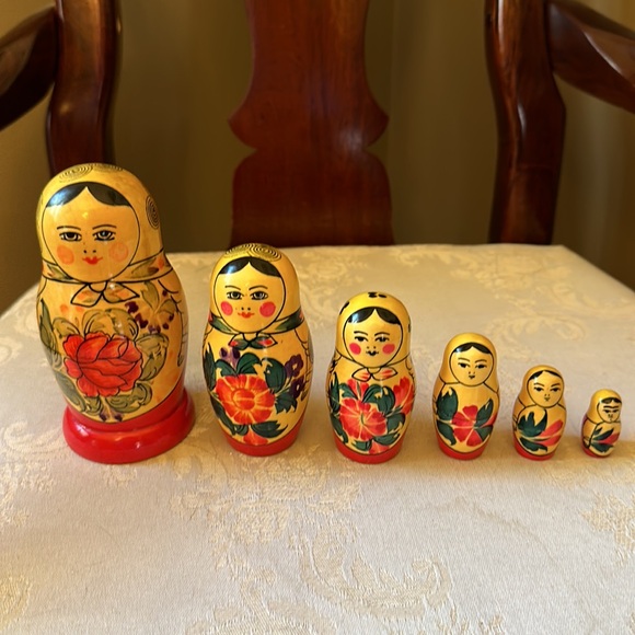 Vintage hand-painted Russian Matryoshka Doll nesting set, 6 total - Picture 1 of 11